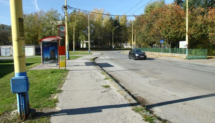 1027351